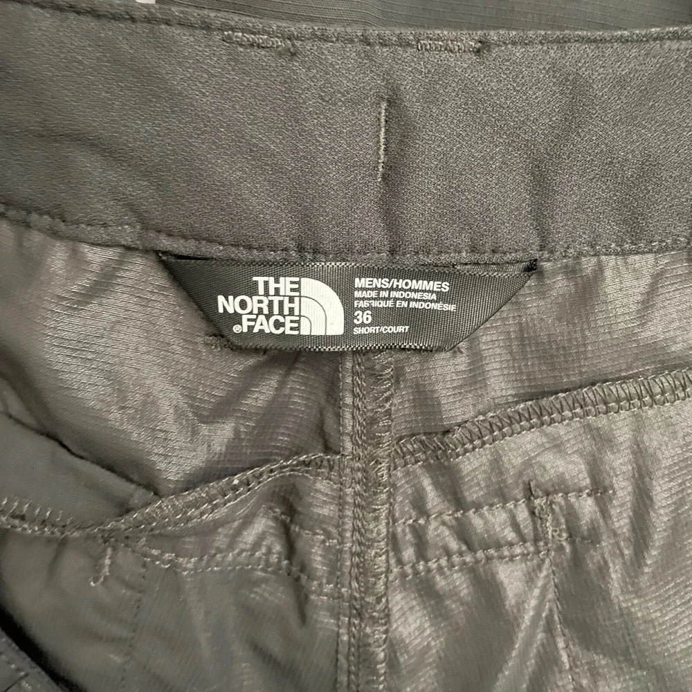 The North Face Mens 36 Dark‎ Gray Cargo Shorts Hiking Outdoor Adventure